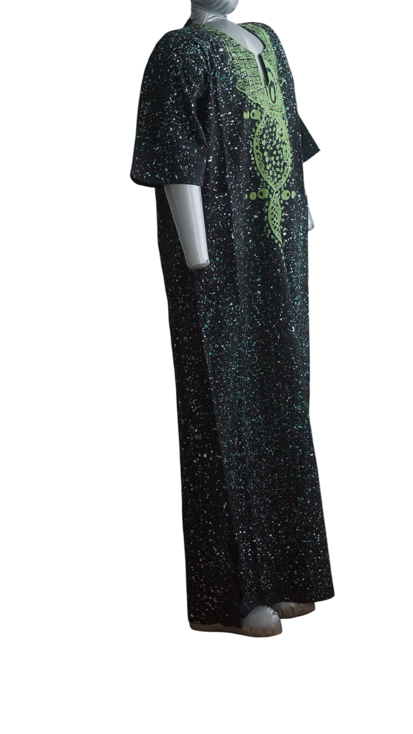 Nigeria Batik Kaftan for Women. Size L Color Black/Green